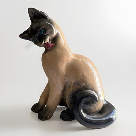 Vintage Ceramic Blue Eyed Siamese Cat Kitten Statue Made In Italy 10x7 Inches - Picture 1 of 9